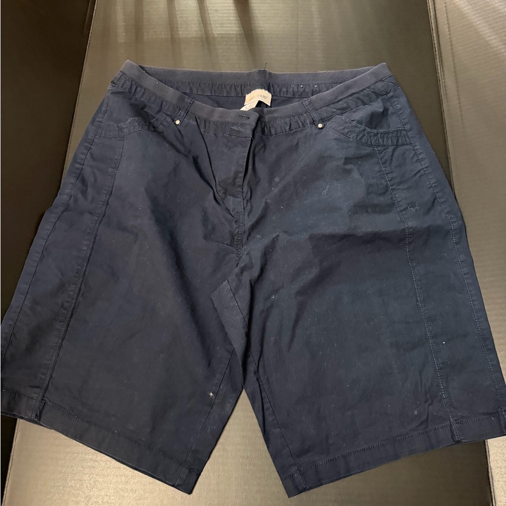 Avenue Women's Navy Blue Bermudas